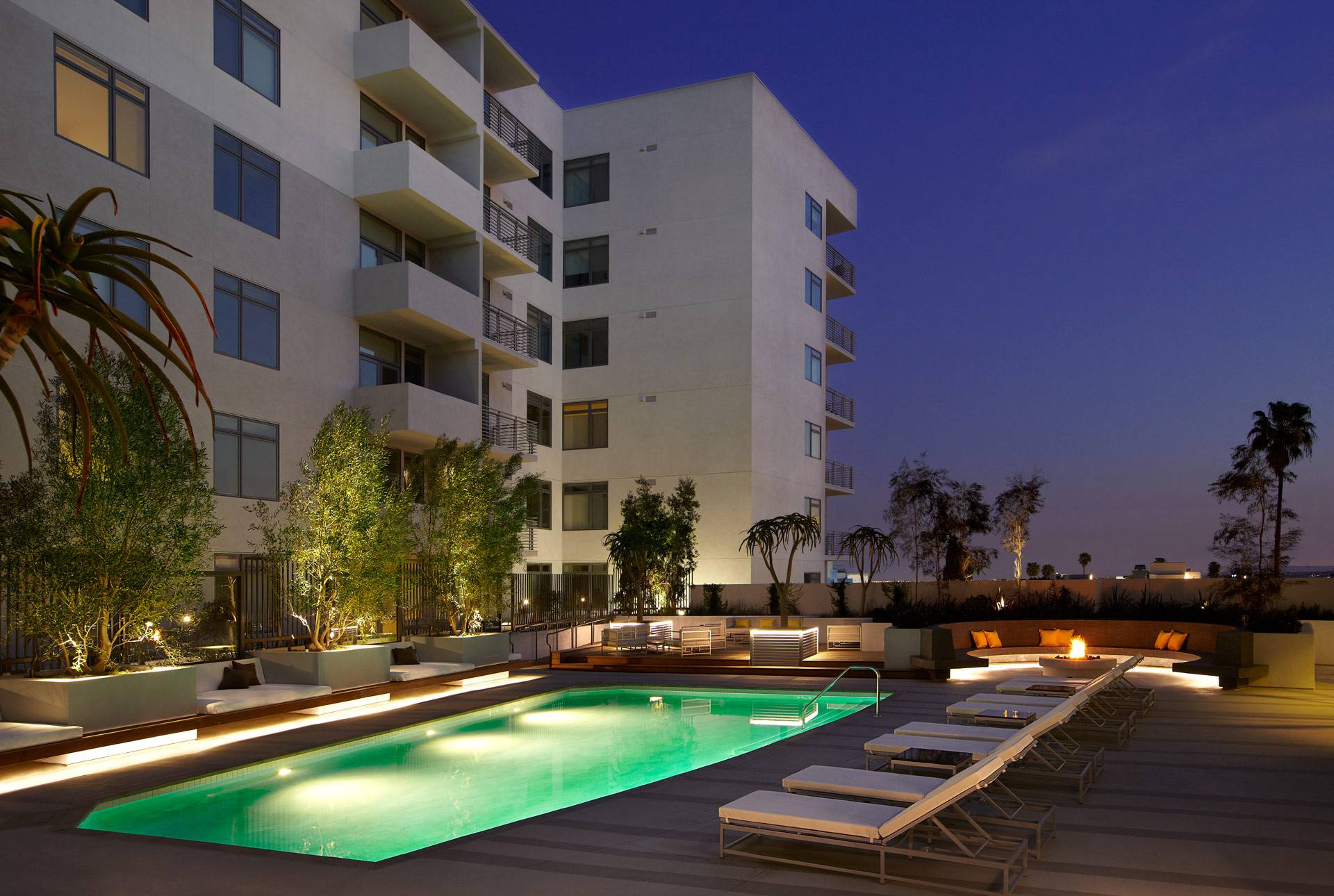 The Avenue - 1619 N La Brea Ave, Los Angeles, CA 90028