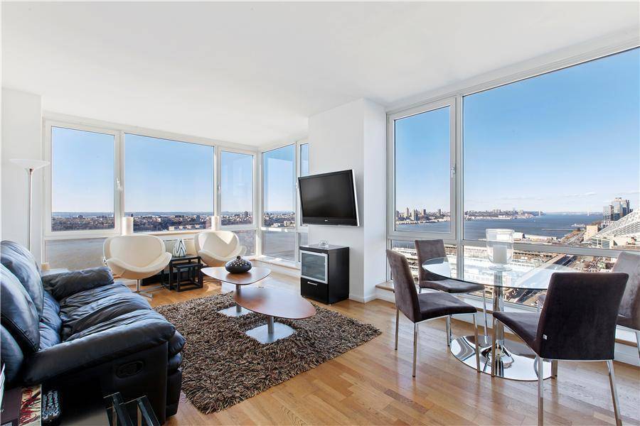 1200ft² - CORNER 2bd/2ba, Floor-to-ceiling windows, Plus Dining Area/Home Office