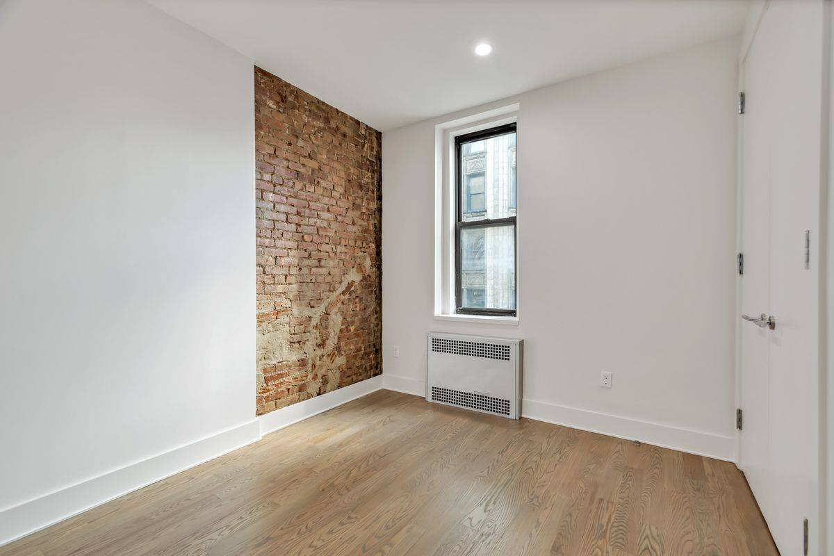 LARGE**1500ft² - 4BED, 2BATH..DOORMAN BLDG..PRIME LOCATION..MIDTOWN EAST**