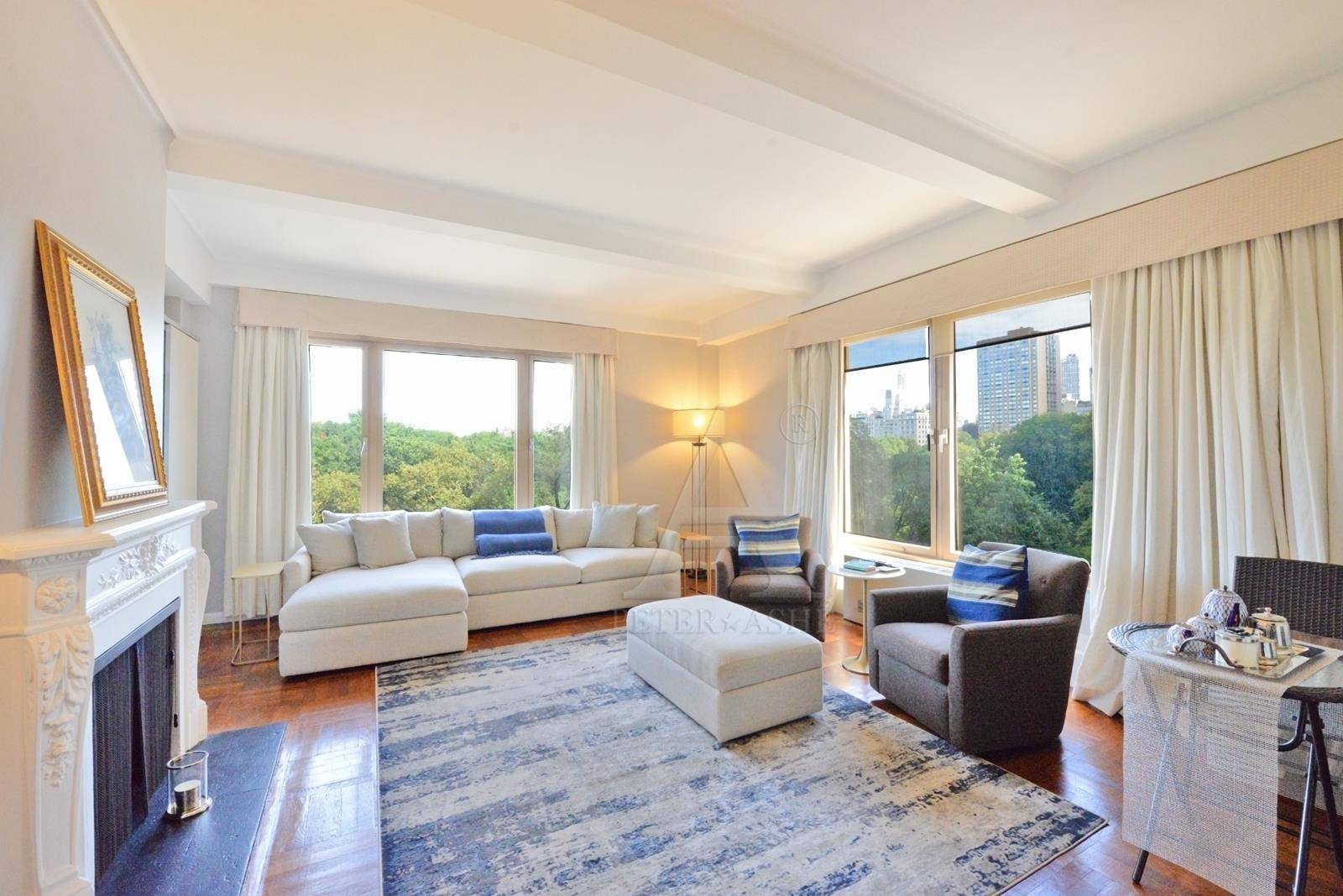 This nicely corner true 2 bedroom 1.