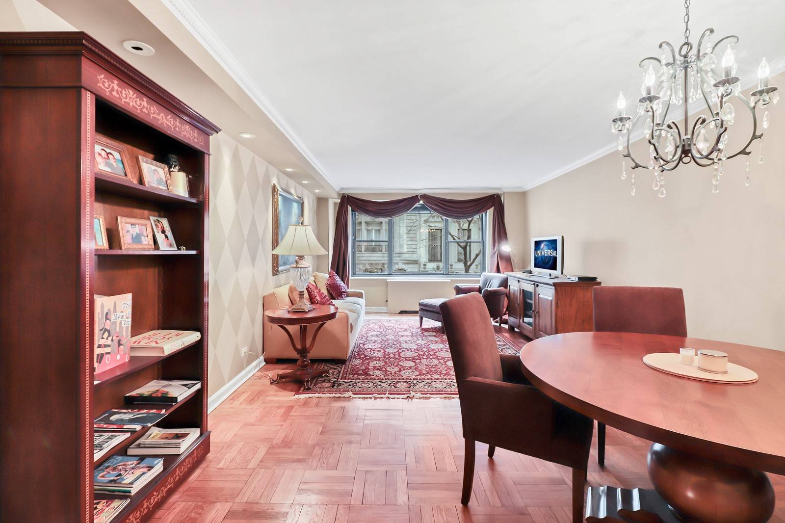 Beautiful and spacious southern facing one bedroom apartment for sale in a full service condominium on tree lined street in Murray Hill one of the best and most sought after ...