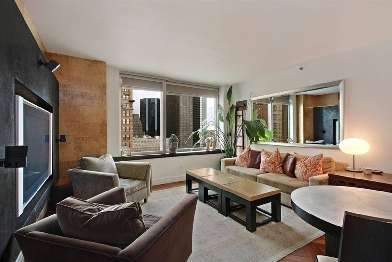 Ritz Carlton 5 Start Hotel Condo, South East facing, bright water, park skyline view.