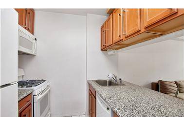 This well kept studio apartment faces the beautiful WWP inner courtyard.