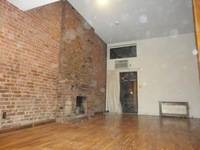 HI CELINGS HUGE LIVING ROOM GORGEOUS BROWNSOTONE IN PARK BLOCK !!