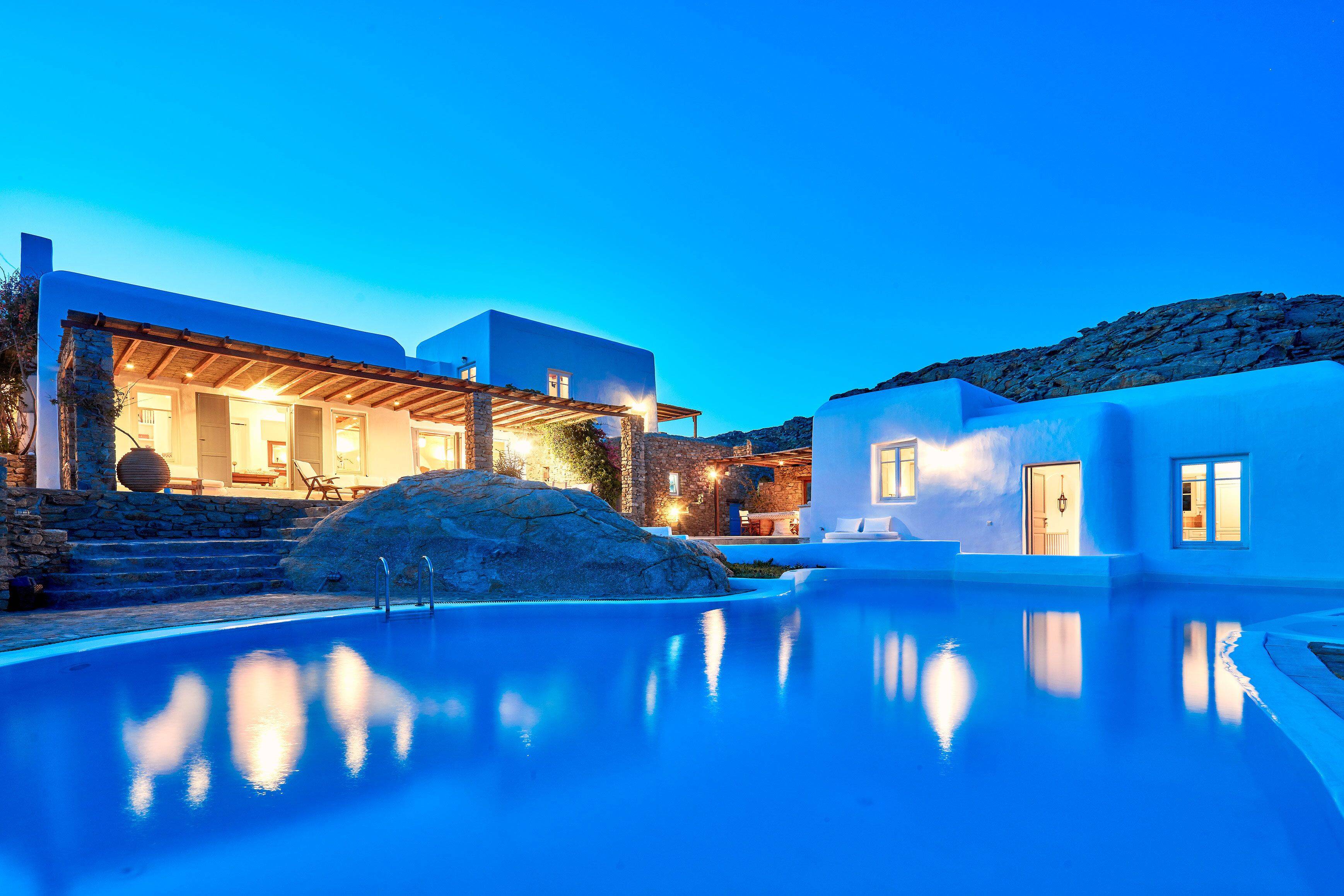 VILLA RELAXATION ON THE ISLAND OF MYKONOS