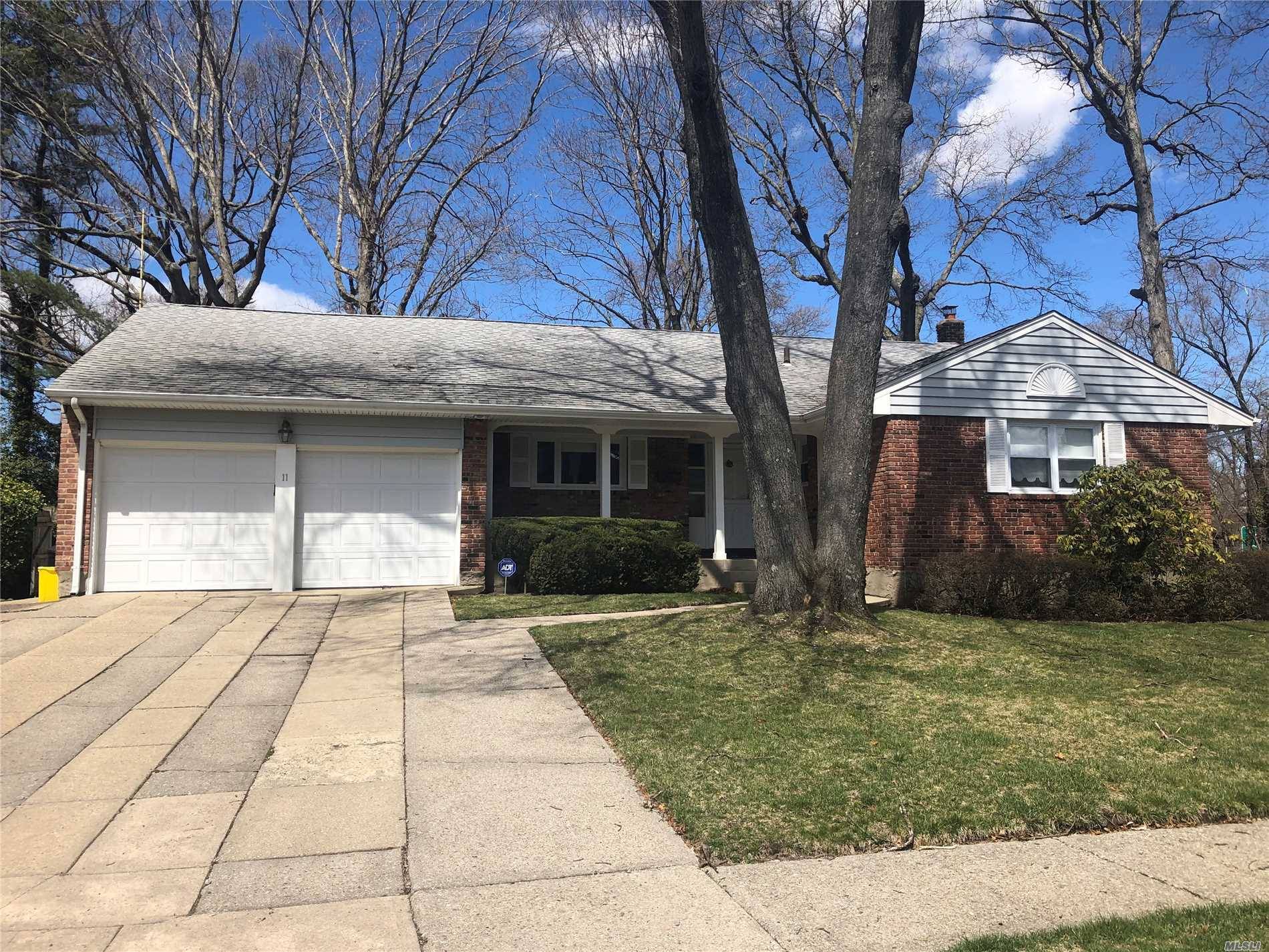 Sprawling L Shaped Ranch in Syosset Woods !