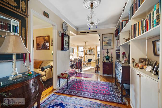 IN CONTRACT ! PLEASE CONTACT US FOR SIMILAR HOMES IN THE AREA.