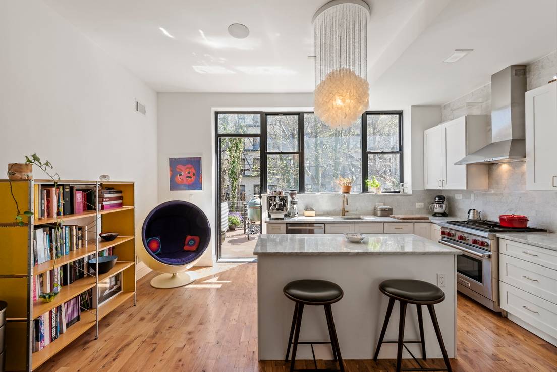 Bed-Stuy Townhouse: Historic original details and modern design in perfect harmony