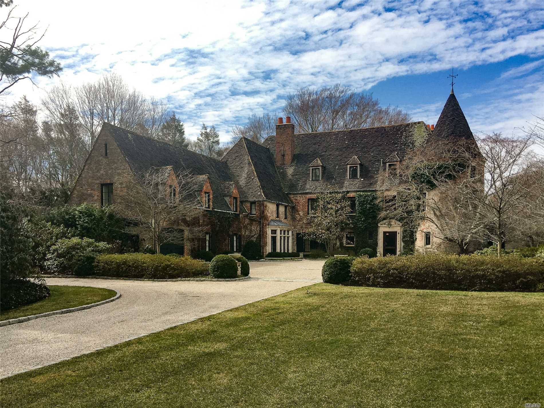 Woodside is a gracious Gold Coast Estate replete with timeless elements and original details that evoke a refined but comfortable elegance.