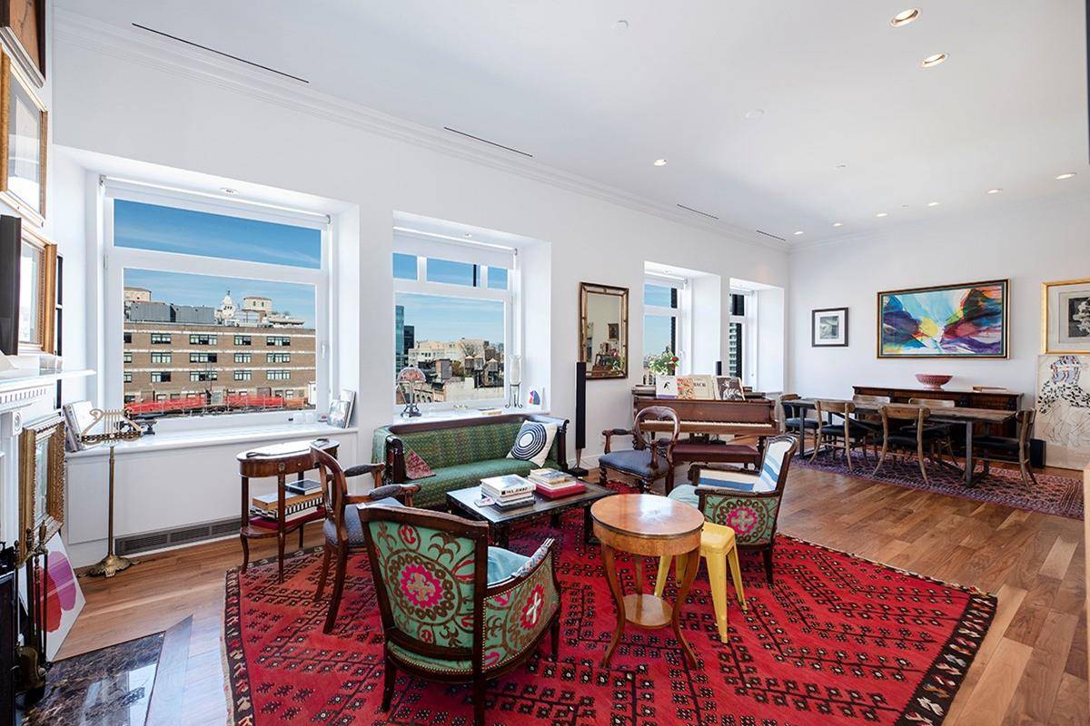 CHIC DOWNTOWN PENTHOUSE DREAM HOME !