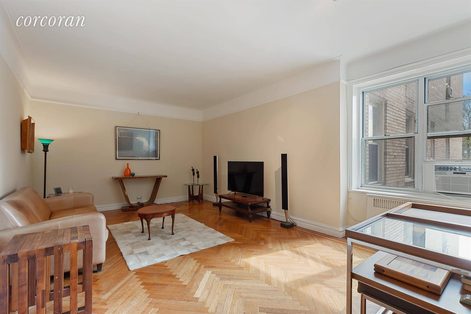 SUN FLOODED ONE BEDROOM BY INWOOD HILL PARK !