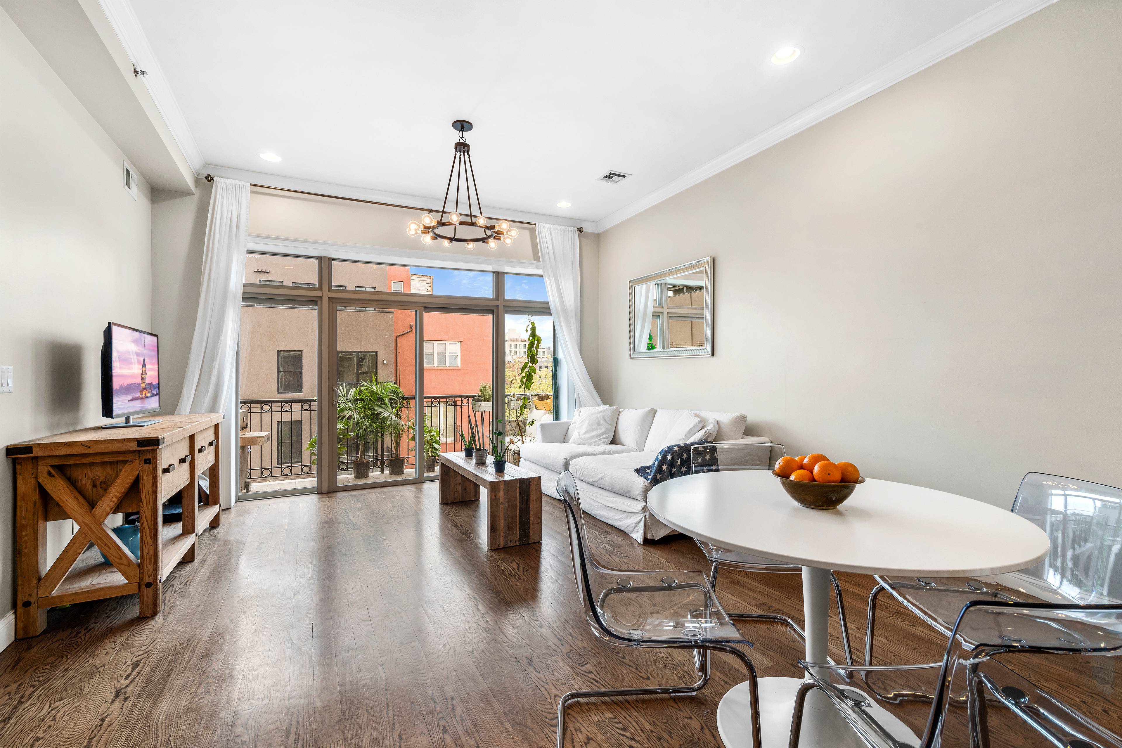 Sunny Two Bedroom Condo in the Columbia Waterfront District