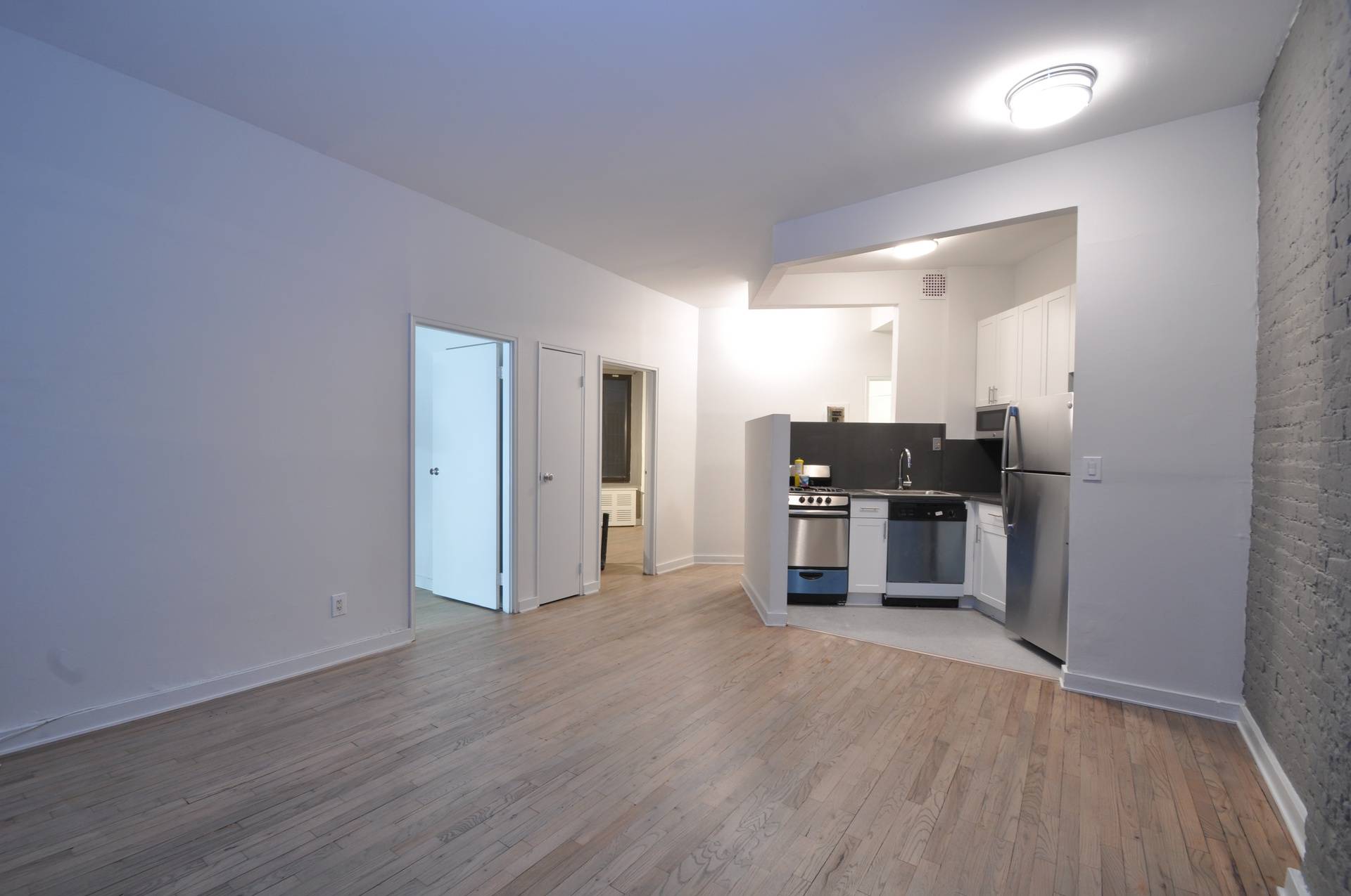 Large, Newly Renovated 2 Bedroom.. Upper East Side.. Exposed Brick