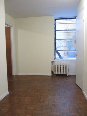 True One-Bed in Upper East Side. A steal at this price!