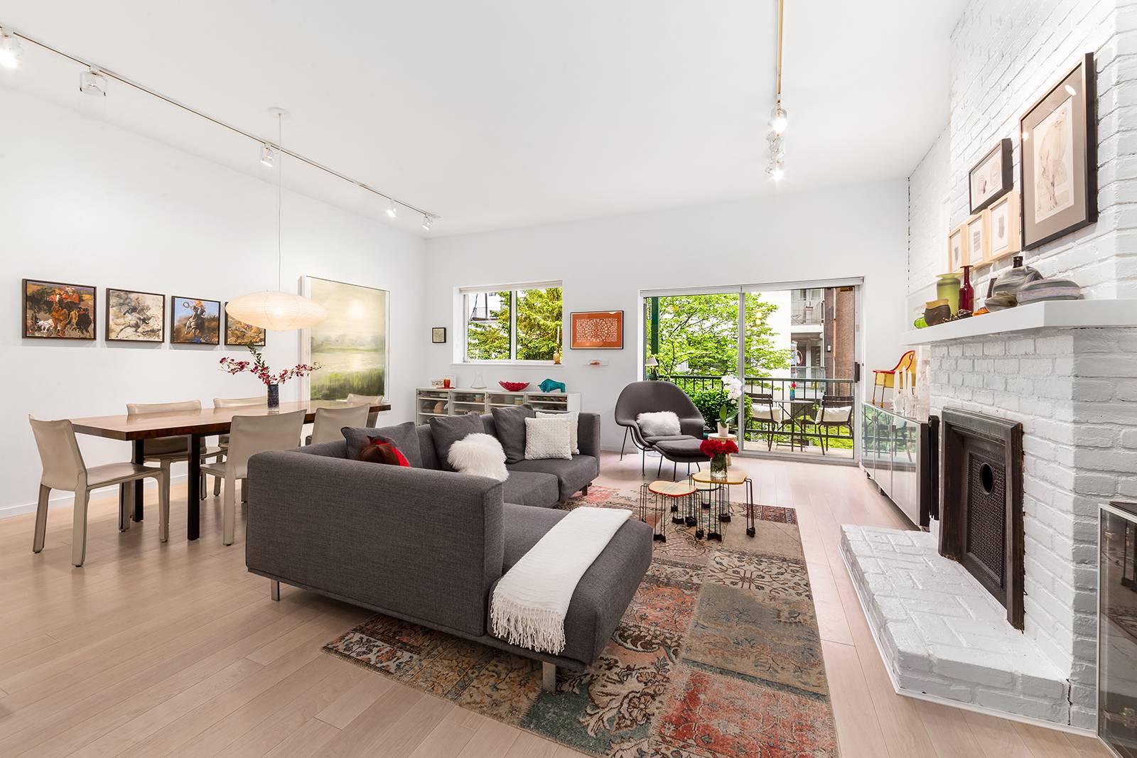 Chelsea Renovated & Well designed 4 bedroom home with outdoor terrace on picturesque street