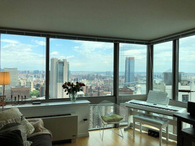 3BEDROOMS,2BATHROOMS,CONDO STYLR**POOL**SLEEK**SUNNY**1200 SQUARE FEET***