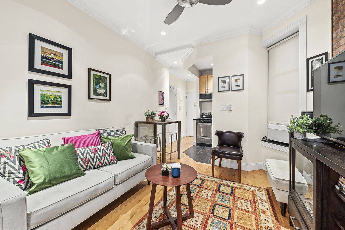 One Bedroom in Elevator Building - Madison Sq Park - Gramercy Park - 23rd Street - Renovated