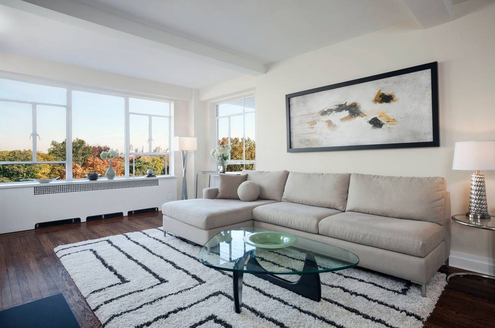 **Huge one  bedroom 950Sf **  Newly  Renovated ** Central Park Columbus Circle ara ** Great Bright Space
