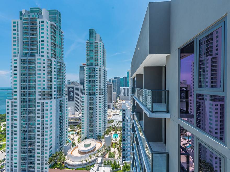Beautiful 2 bedroom apartment in Fun building!