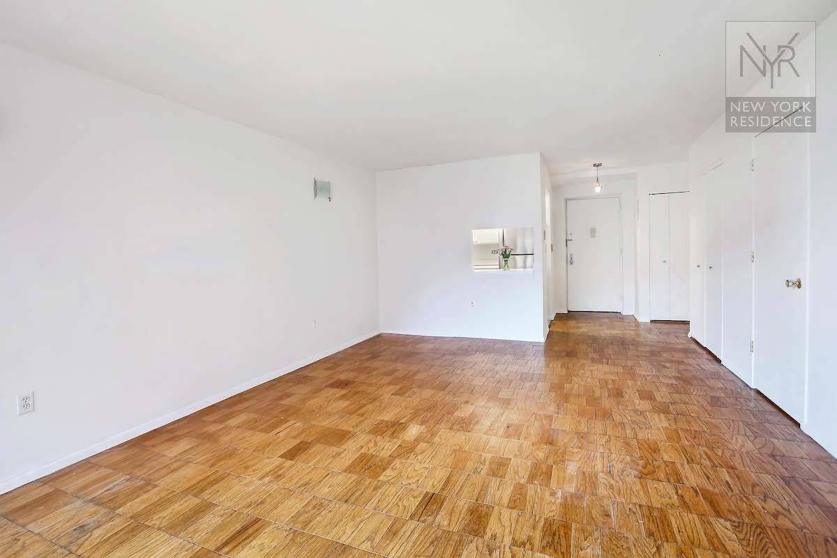 Immediately availableOne bedroom one bath with south exposure overlooking the garden and Hudson River.