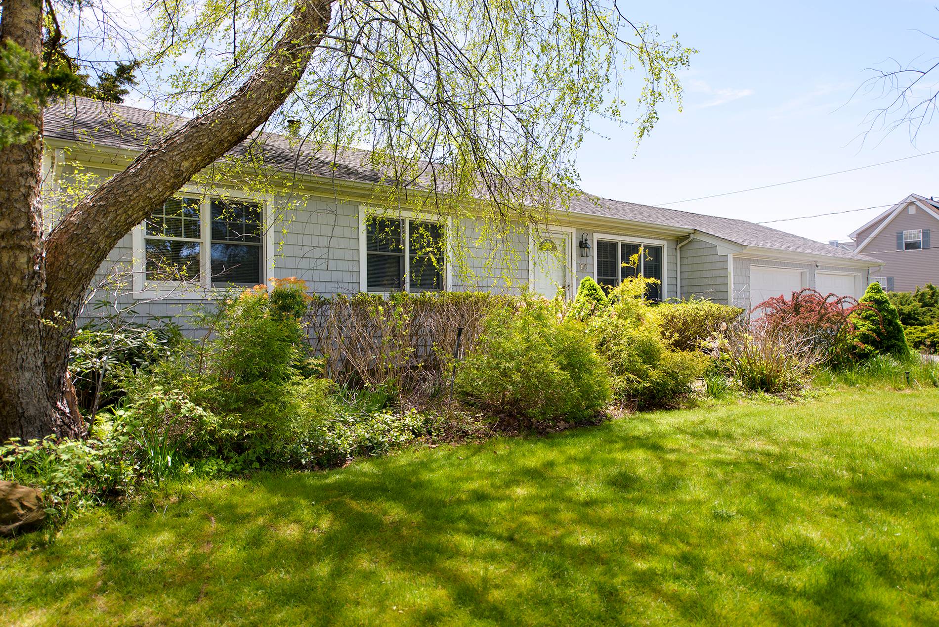 Waterfront Community A True Gem 3 BR  minutes to Village, Beaches