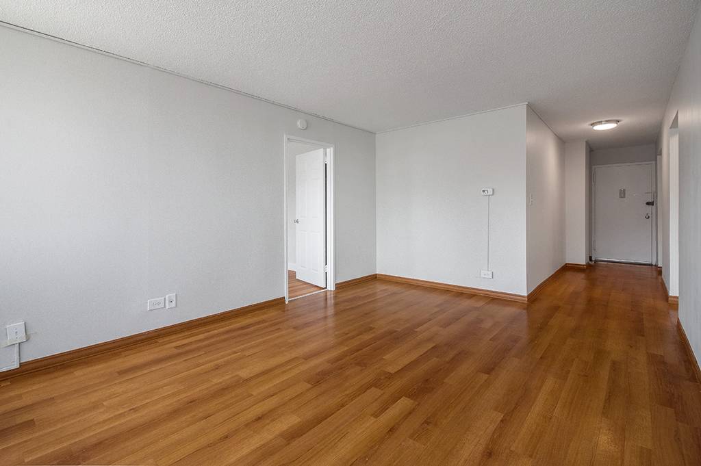 Don't miss out on this NO FEE apartment !