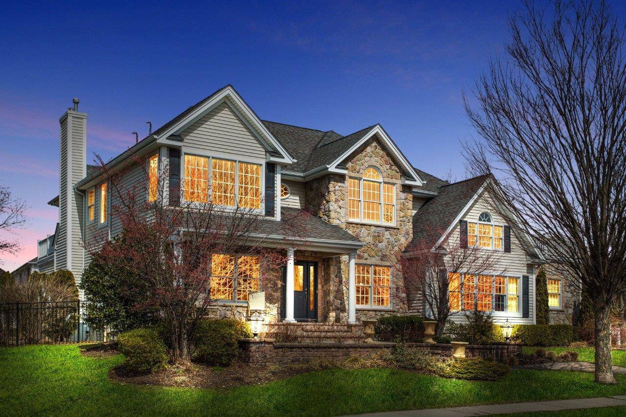 Dix Hills - Magnificent Center Hall Colonial Located On Private 1/2 Acre In Country Pointe