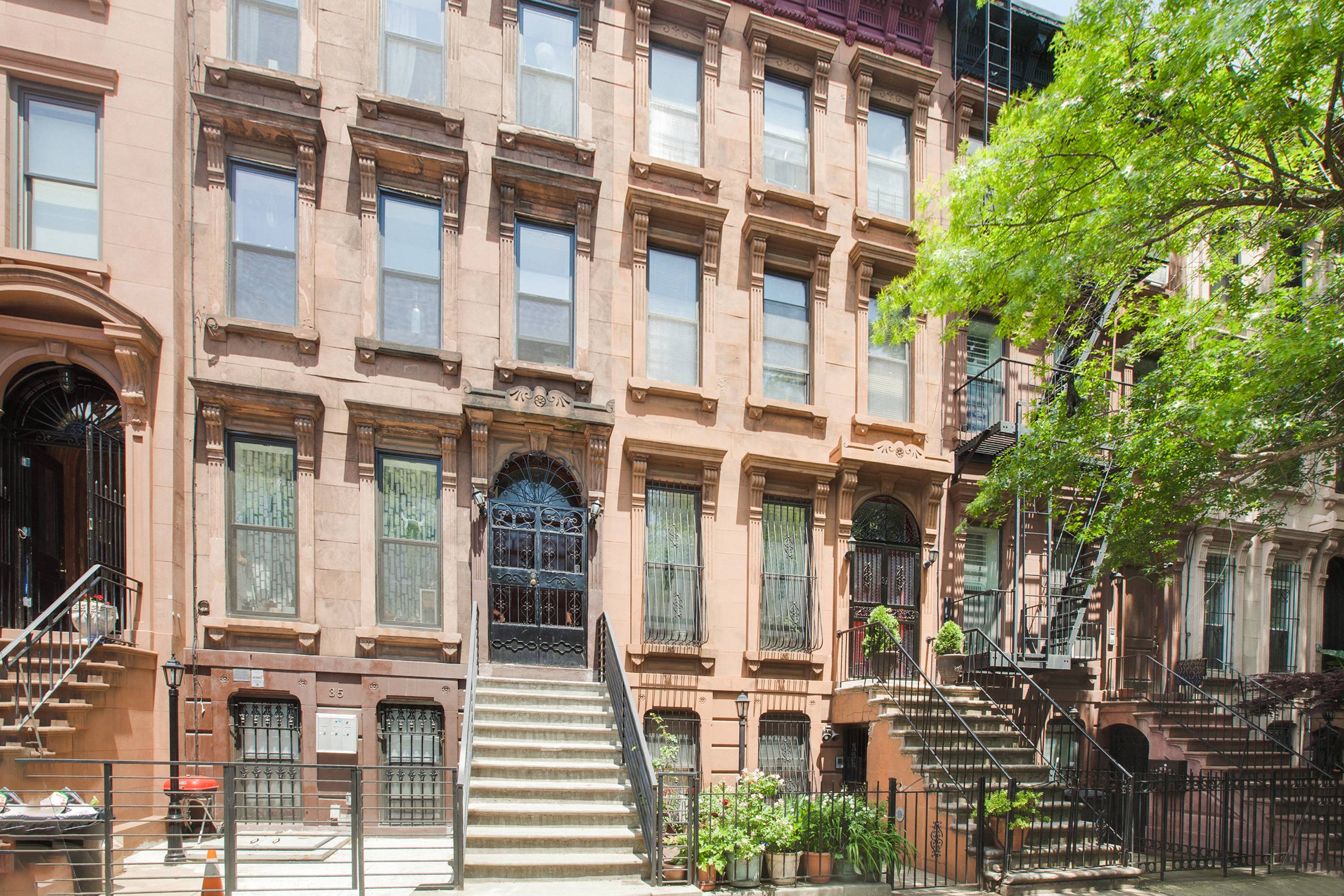Bright & Modern Two Bed Two Bath in Bed-Stuy!