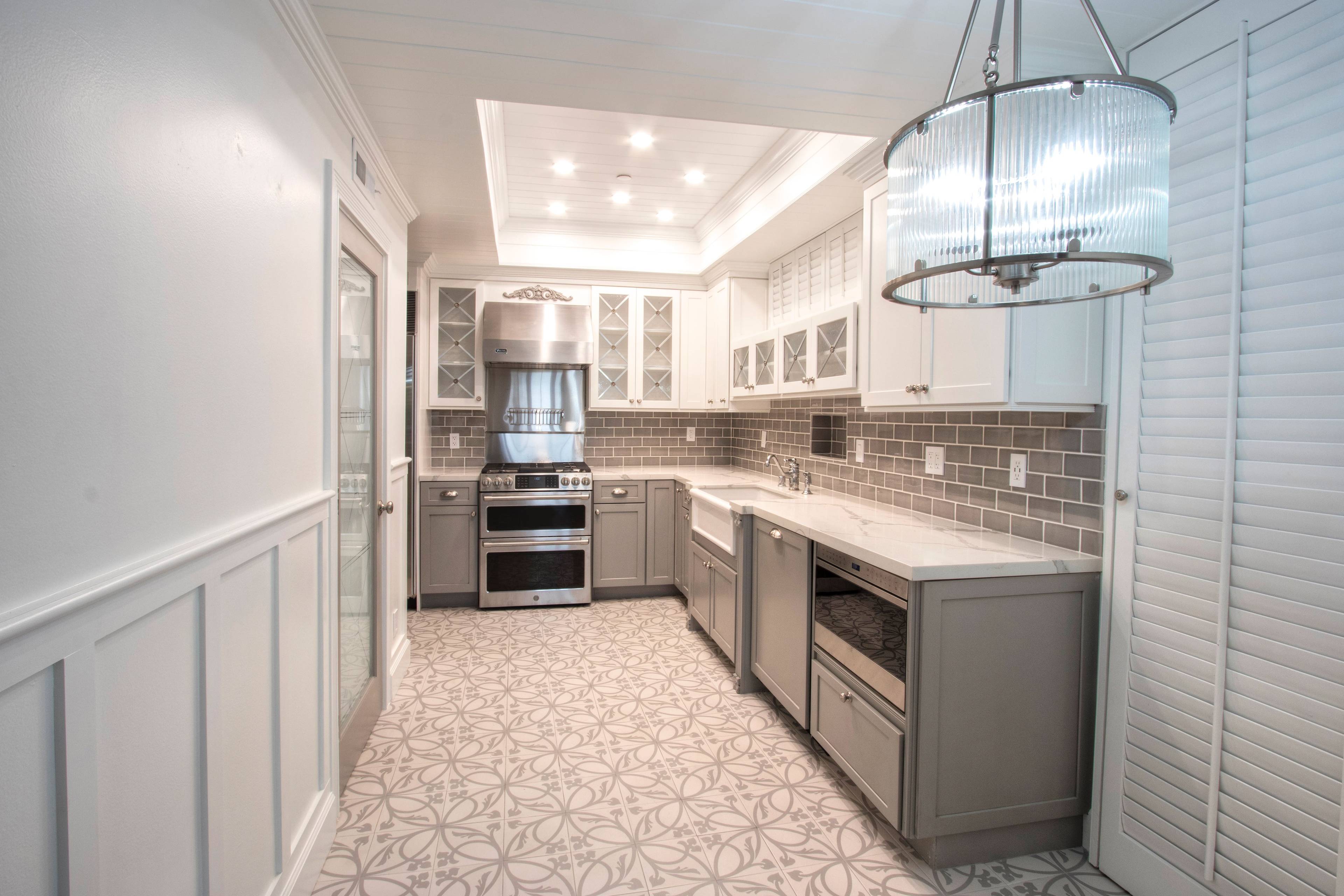 Turnkey Modern Condo in Beverly Hills