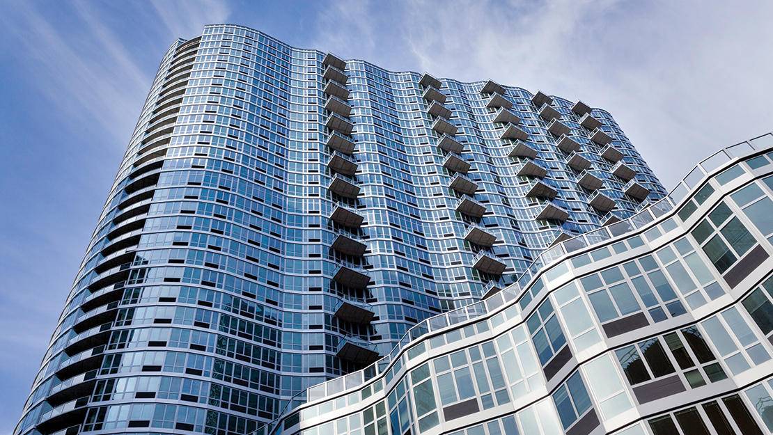 LIC Sun Filled Skyline View apartment with Southern West Exposure will keep you in Awe. As you look through your Ceiling to Floor Noise Proof Windows you will experience vibrant views of the city and river.