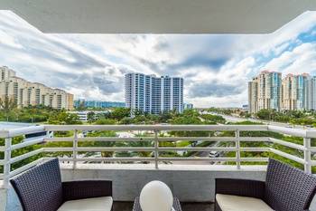 Parc Central at Aventura 3300 NE 192nd st. Apt 605