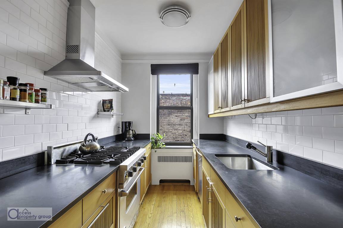 IN CONTRACT ! CONTACT US FOR SIMILAR HOMES IN THE AREA.