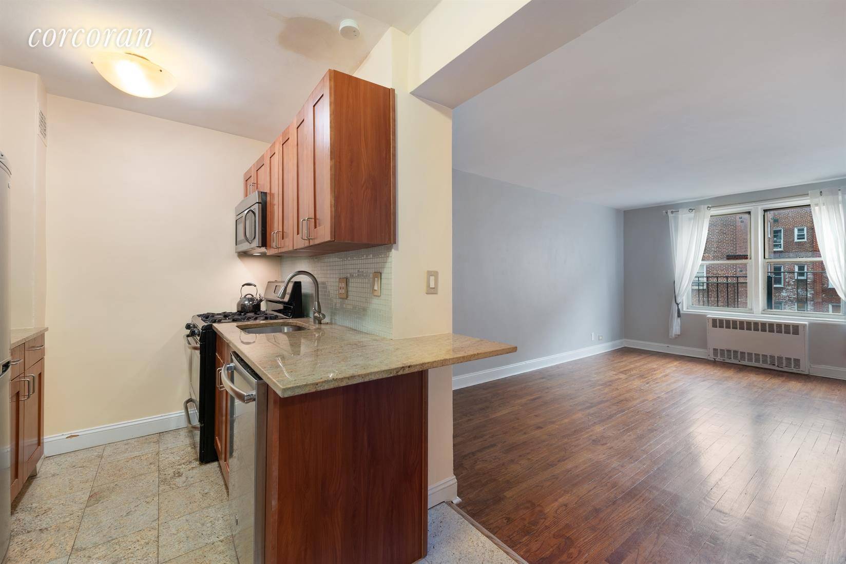 PRICE REDUCTION ! ! Fabulous LOCATION !