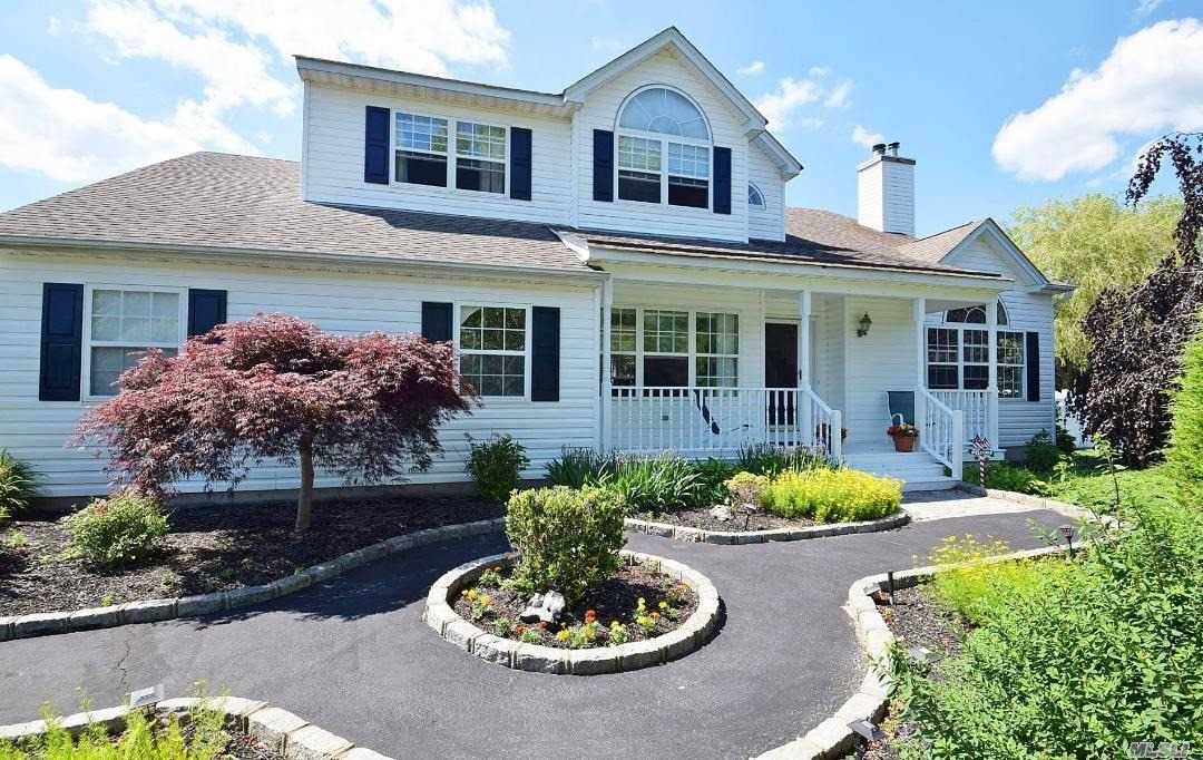 Beautiful Bright and Airy Best Describes This 5 Bedroom 3.