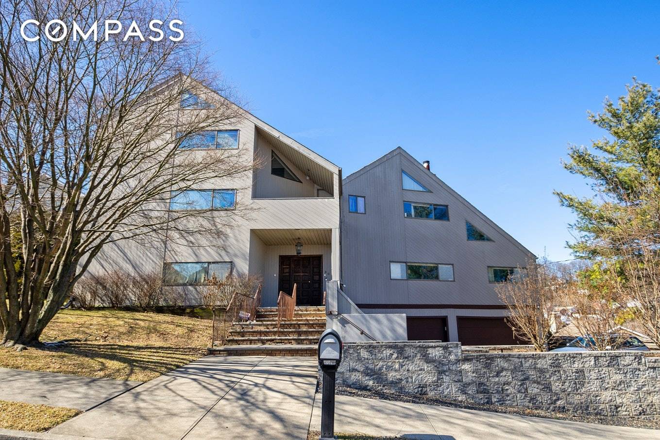 Welcome to Dongan Hills Colony, Staten Island.