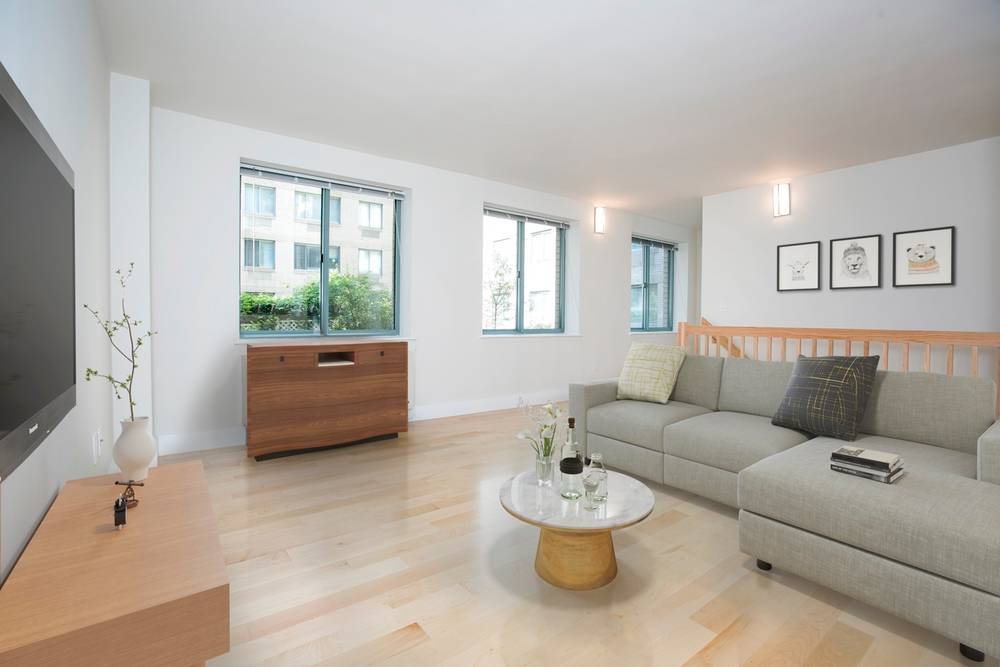 King Size Luxury One Bedroom Apt Overlooking West Village