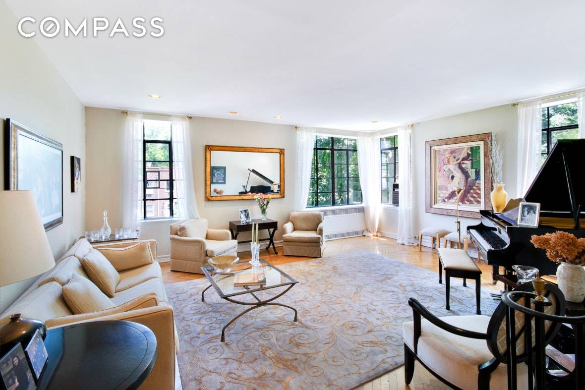 Welcome to apartment 2K, new to the market at the renowned Linden House.