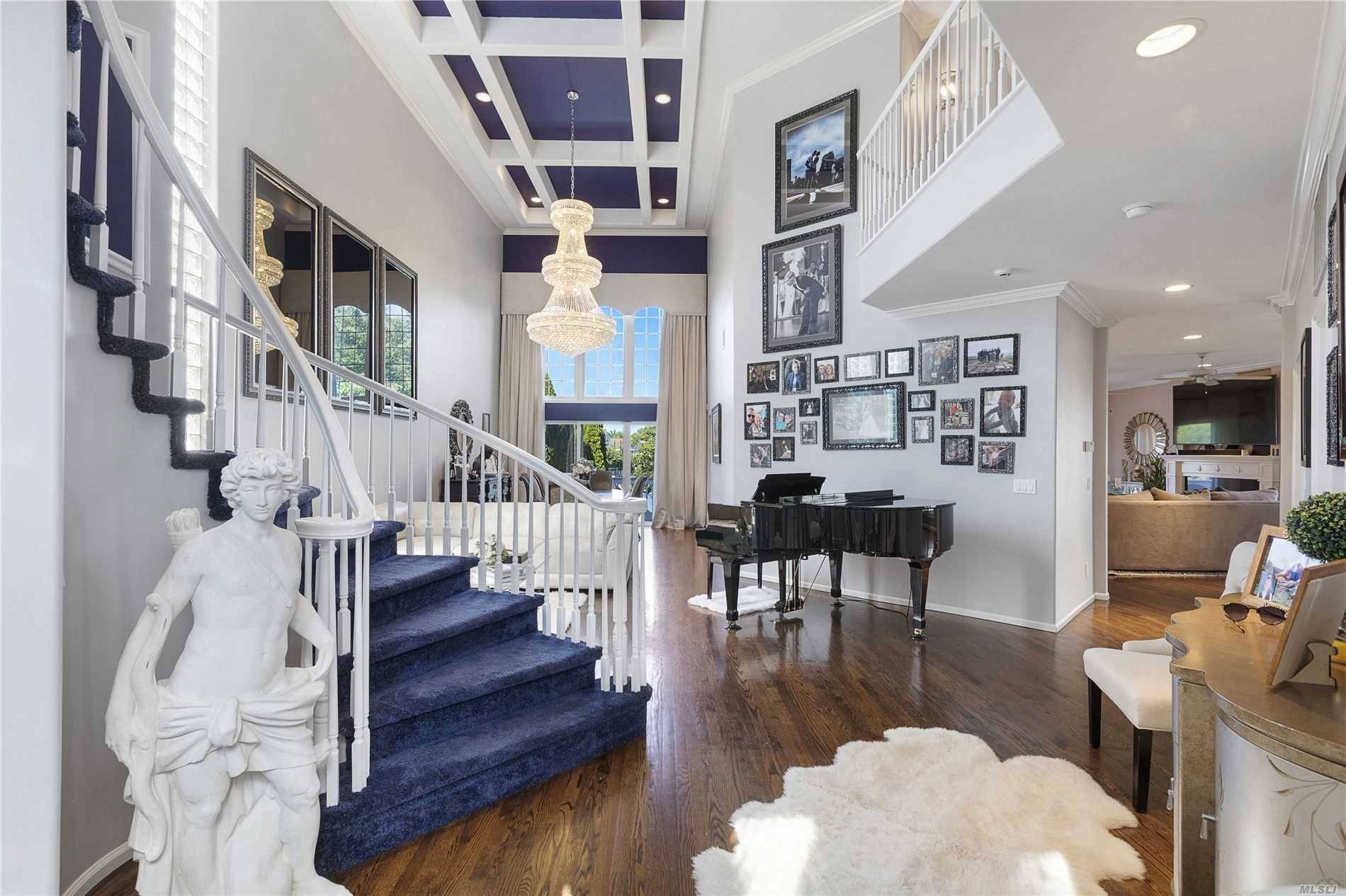 Stunning Lakefront 5 Bedroom Detached Colonial in Plainview