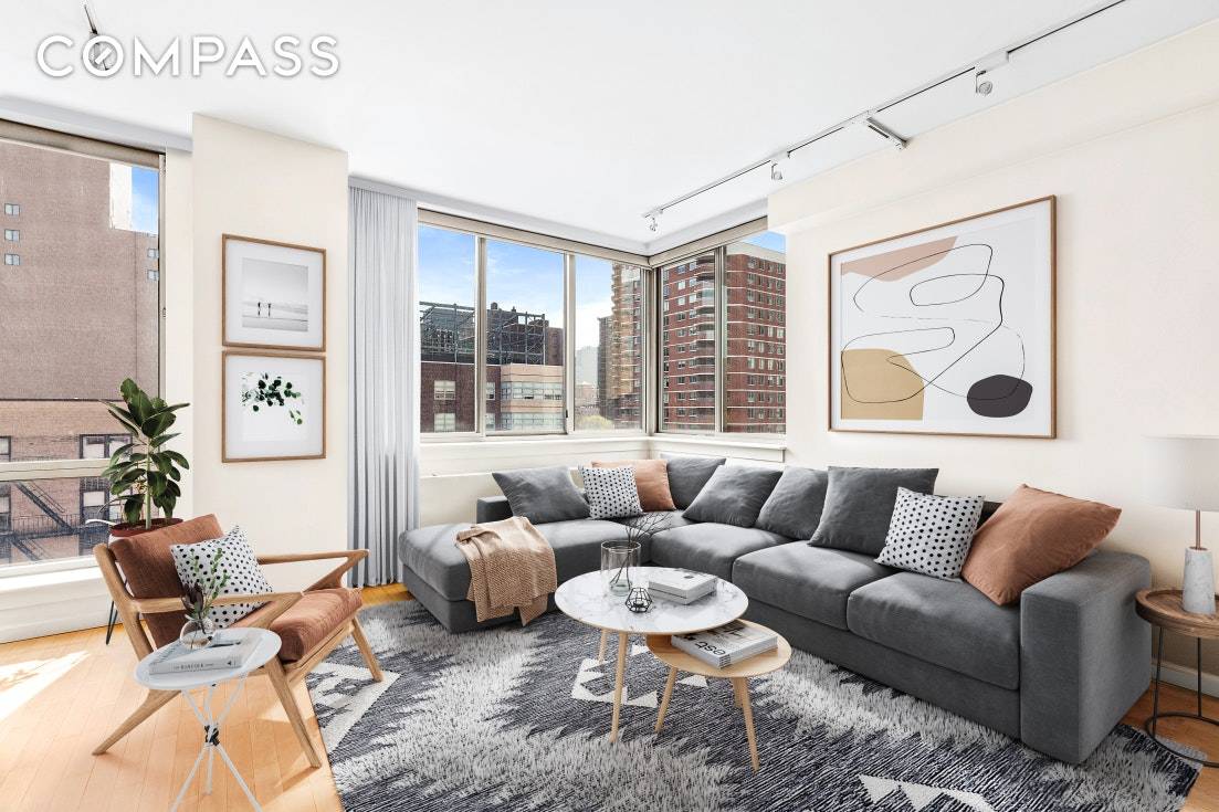 Offer fell through ! Each room of Residence 7F is bathed in light coming from a Southern Exposure.