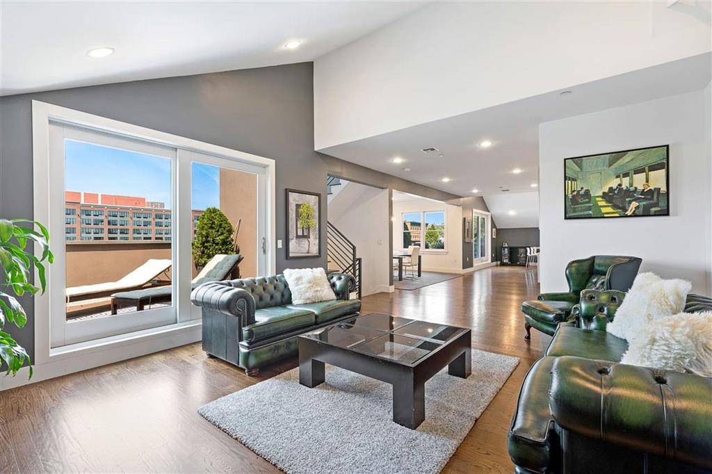 Luxurious 4 Bed/4 Full bath Condo at The Centenary