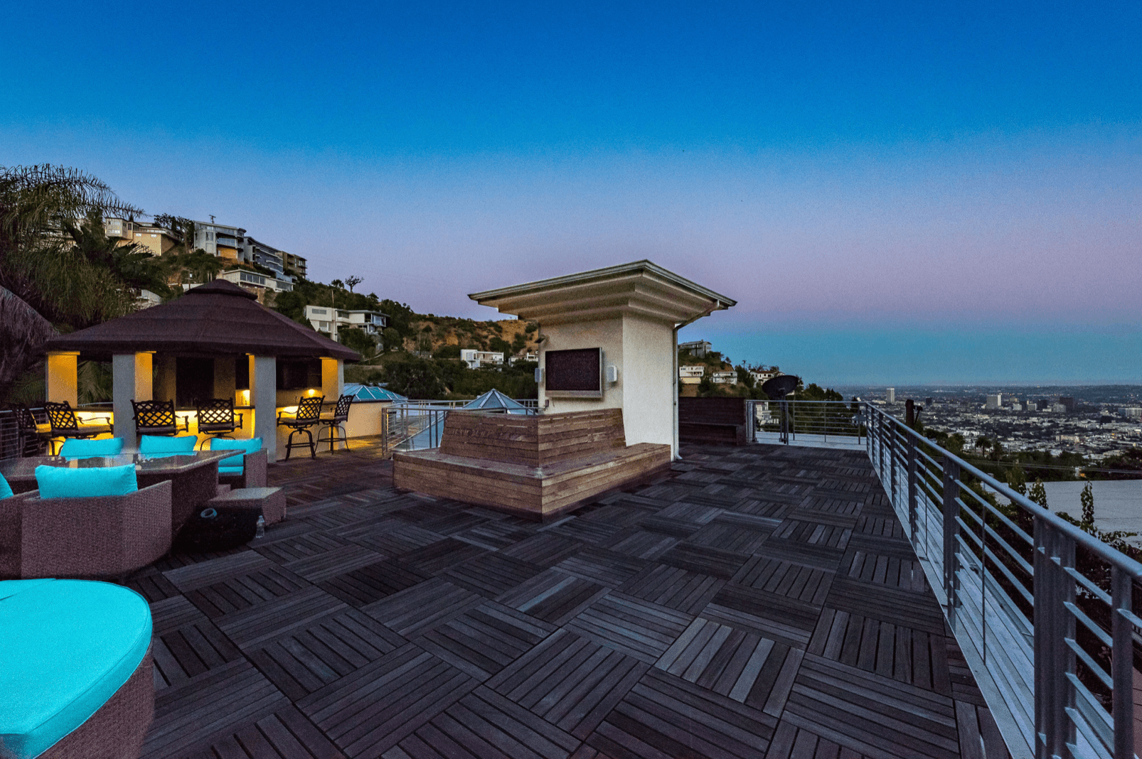 Sunset Plaza Chateau