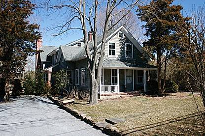 Hamptons Farmhouse For Rent Close to beaches and villages 