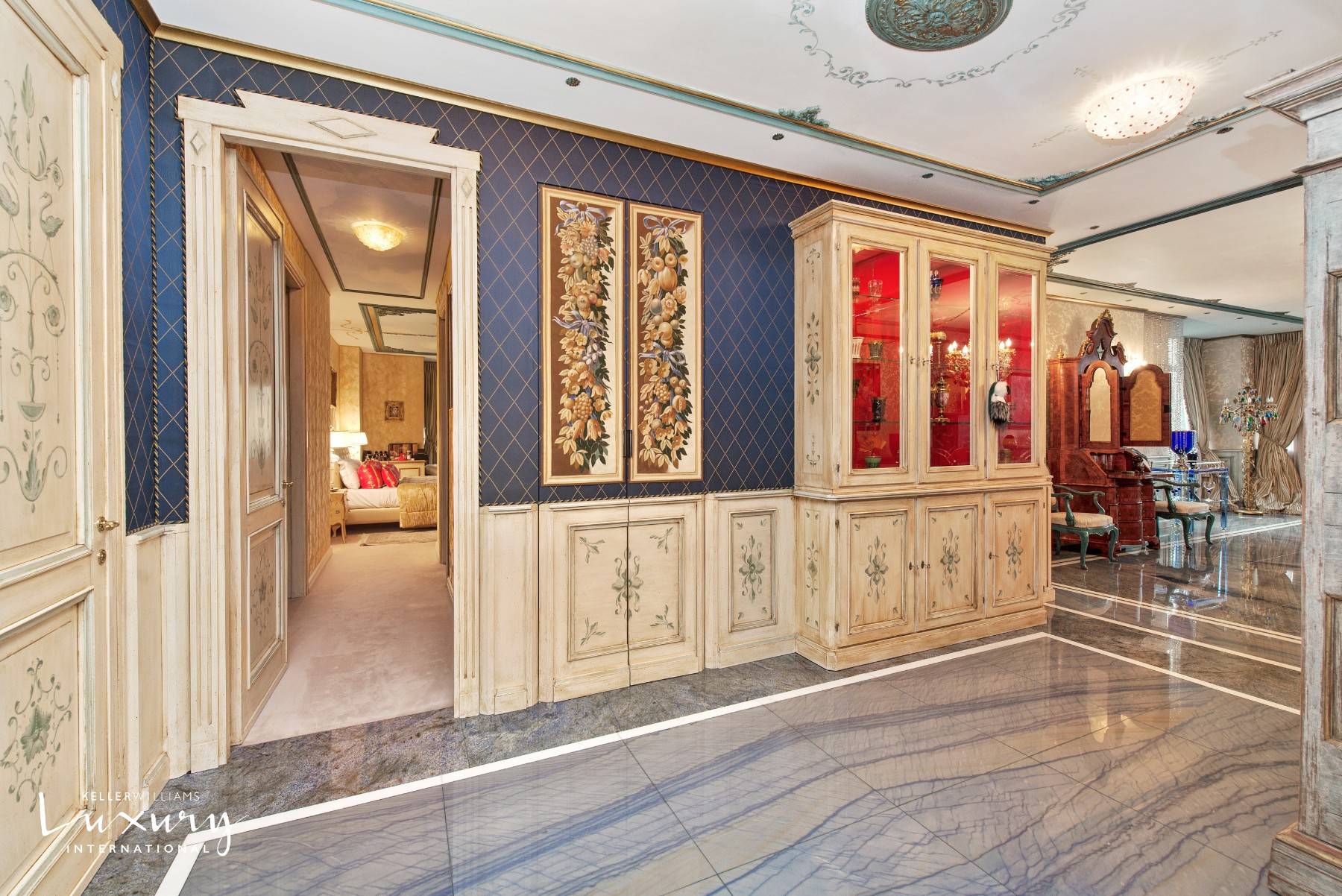 This is simply a must see apartment.