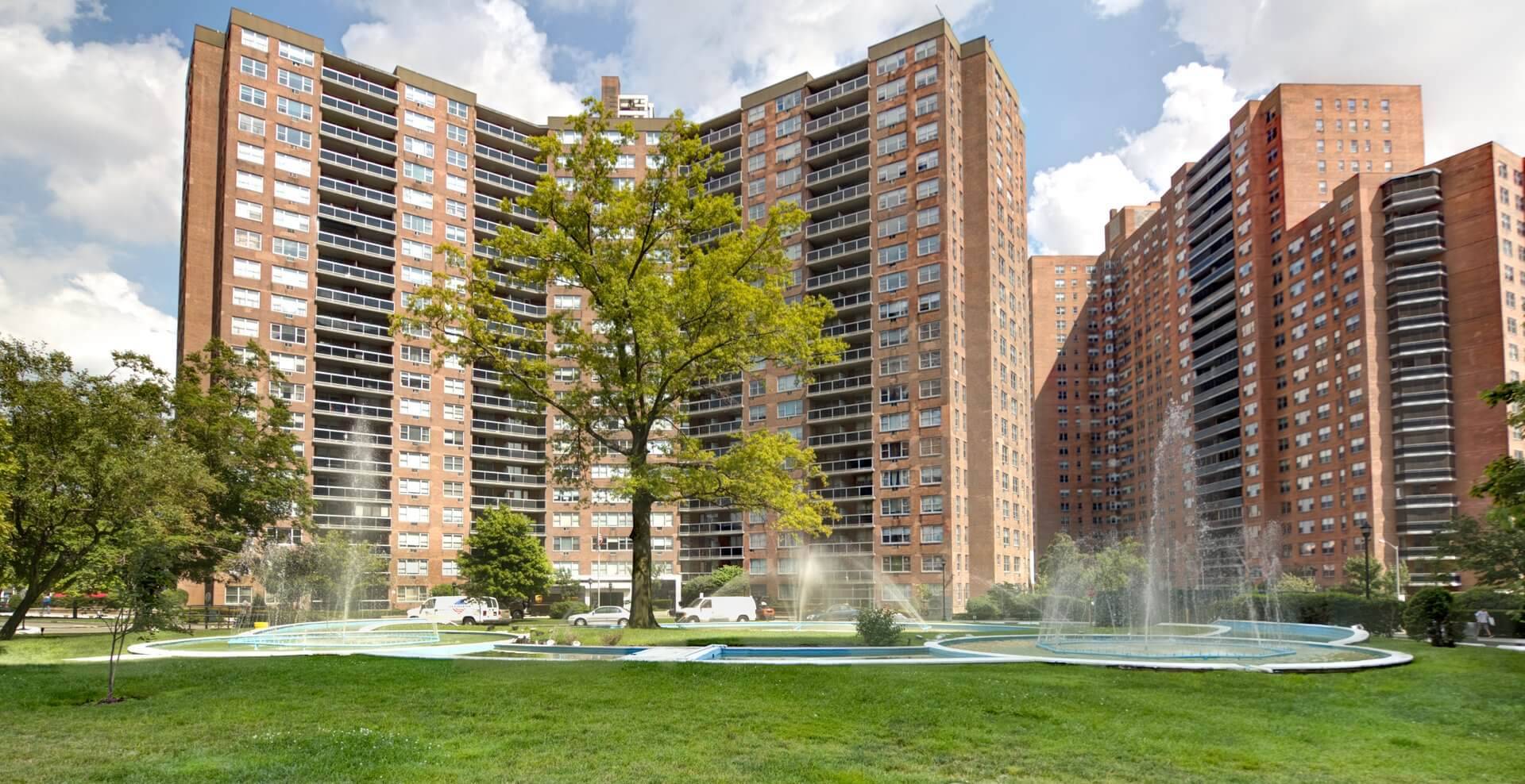 4 Bedroom Spacious Apartment in the Center of Forest Hills