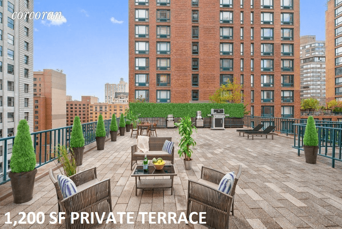 One of the rarest Zeckendorf Tower apartments hits the market for the first time in 30 years !