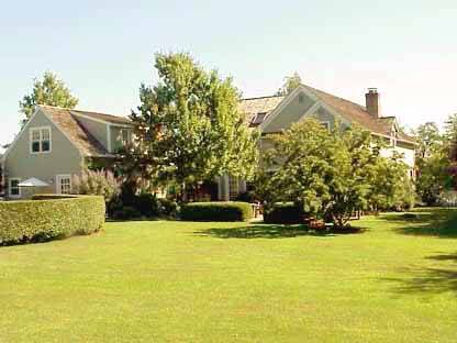 BRIDGEHAMPTON 4 Bedroom Comfortable Traditional Close to Village, Ocean Beach