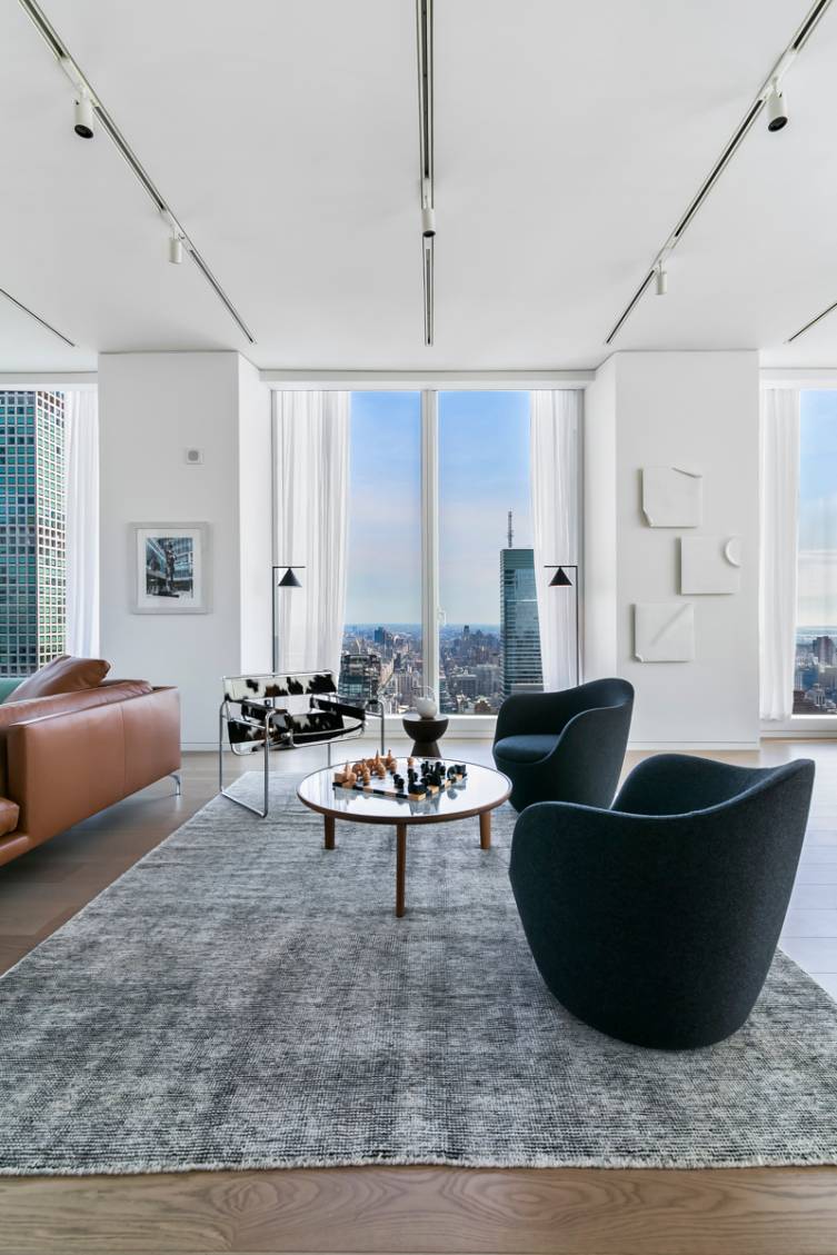 This gracious 3, 385 SF three bedroom, three and a half bath residence is one of a select collection of full floor residences with spectacular panoramic views and direct double ...
