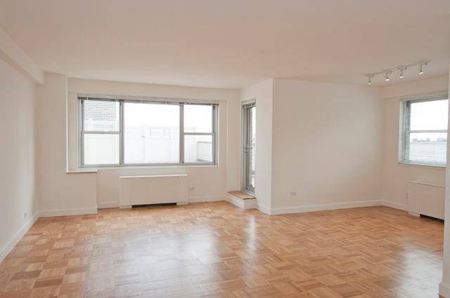 Magnificent RIVER Views! Convertible 4  BR / 2 Bath apartment in Luxury - Doorman bulding -  Upper East Side