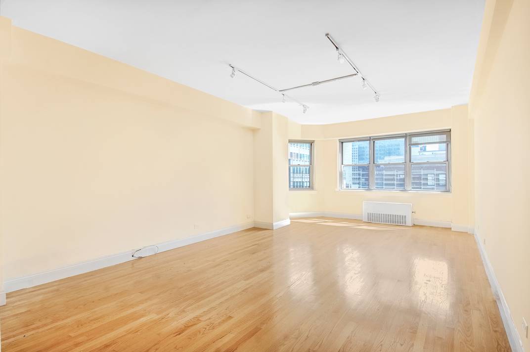 Huge 2 Bedroom | 2 Bathroom 1400 s/f | Full service Condo Building 