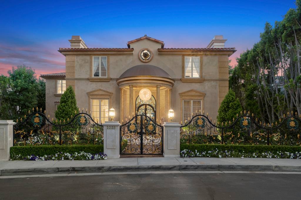 Versace Mansion - West